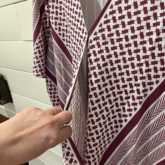 NWOT: Bold Geo-Print BloomChic Top – Plus Size US 18-20 ❤️ - Picture 7 of 11